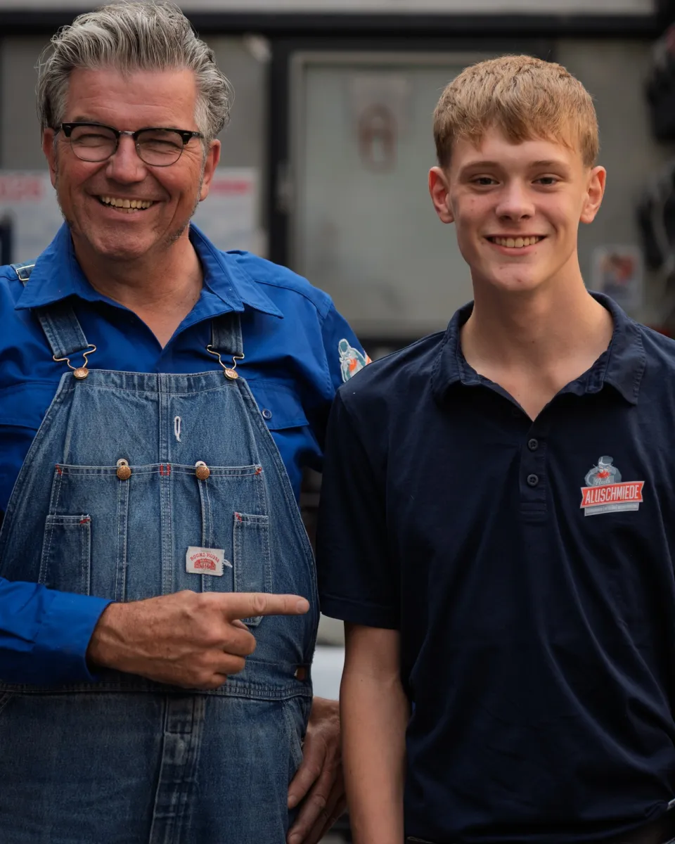 Axel Graupe mit seinem Auszubildenden Hannes Strohbücker