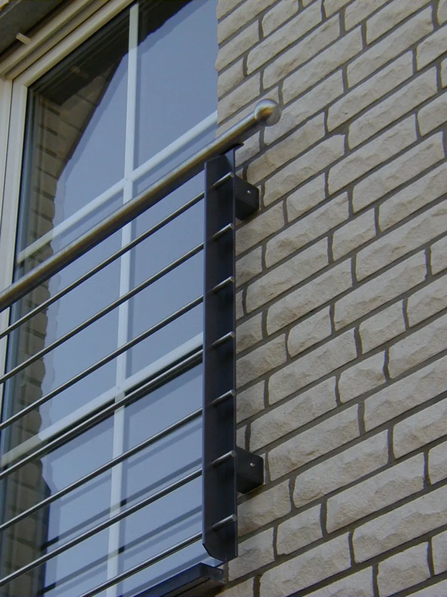 Fenstergitter mit waagerechten Edelstahlstäben, Detail